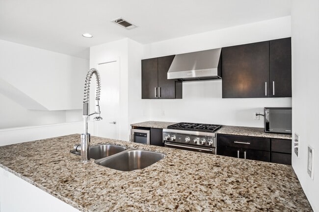 Building Photo - 2936 Commerce St