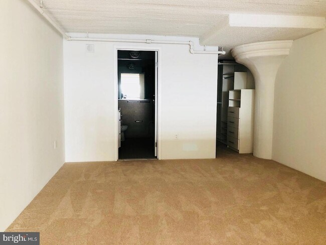 Building Photo - 2300 Walnut Street Unit 3B-330
