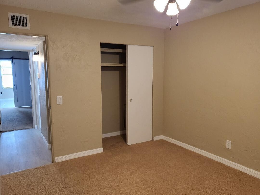 Guest bedroom - 2451 Canadian Way