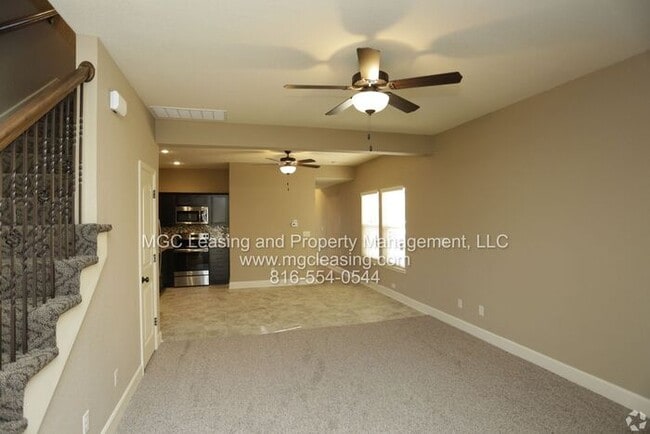Building Photo - Fall in love with Eagle Creek Townhomes in...