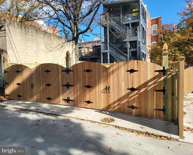 Building Photo - 2012 Mt Royal Terrace