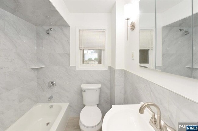 Building Photo - 3-11 Lyons Avenue Unit 1X
