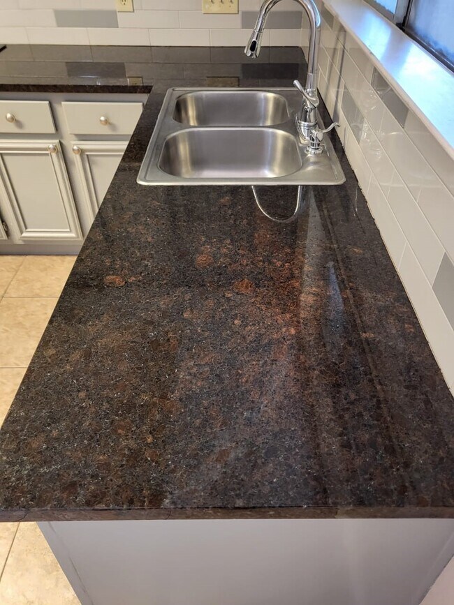 Building Photo - 14810 Rancho Vista Dr