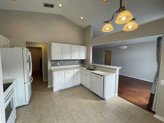 Building Photo - 2446 Briarcreek Dr