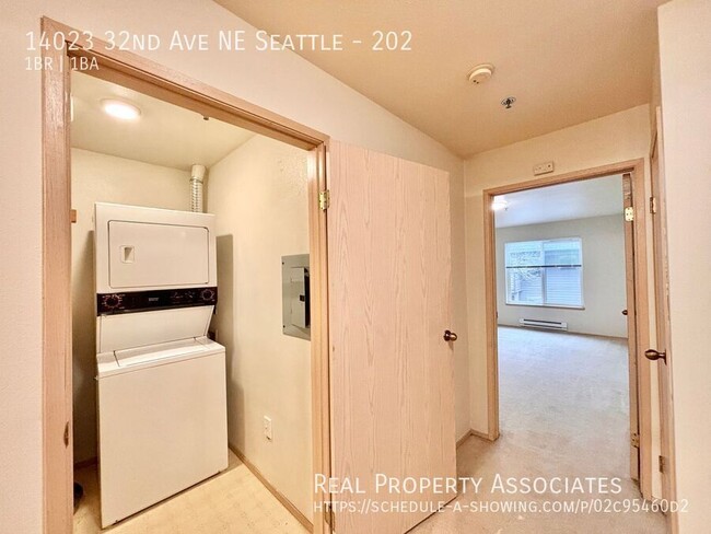 Building Photo - Spacious 1 Bed 1 Bath with In-Unit Washer/...