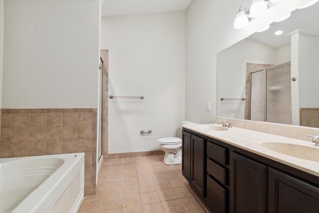 Building Photo - 426 W Laurel Ave