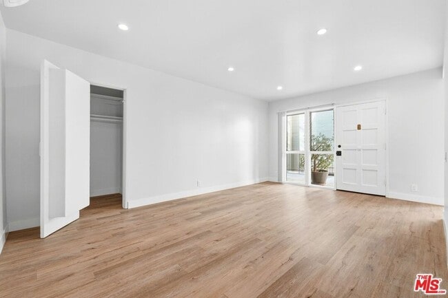 Building Photo - 612 Huntley Dr