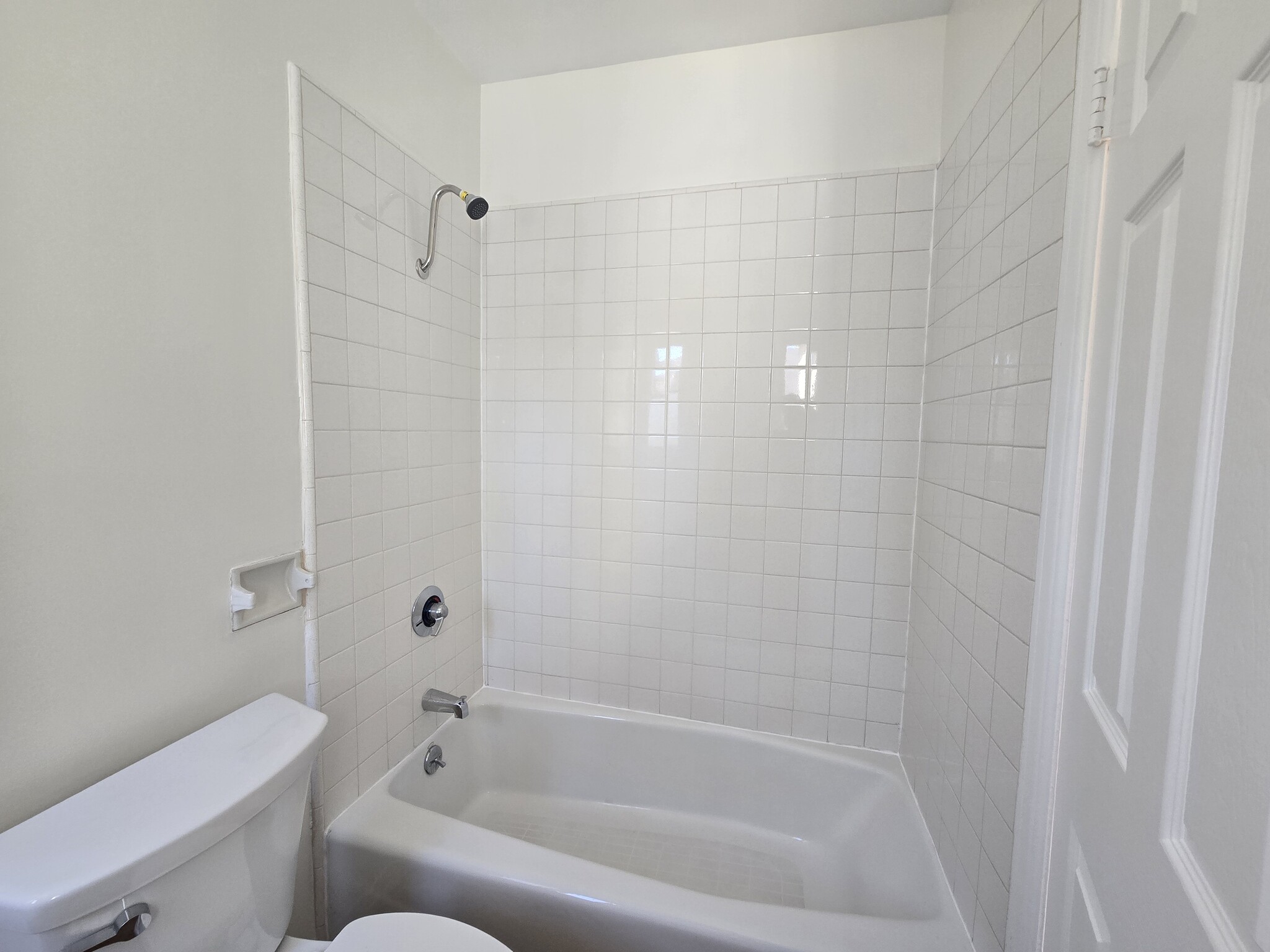 Back Bathroom - 13644 Leadwell St