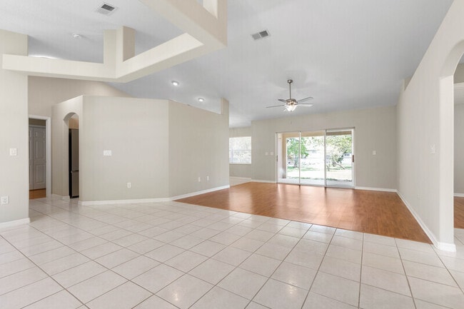 Building Photo - 22 Rocking Horse Dr