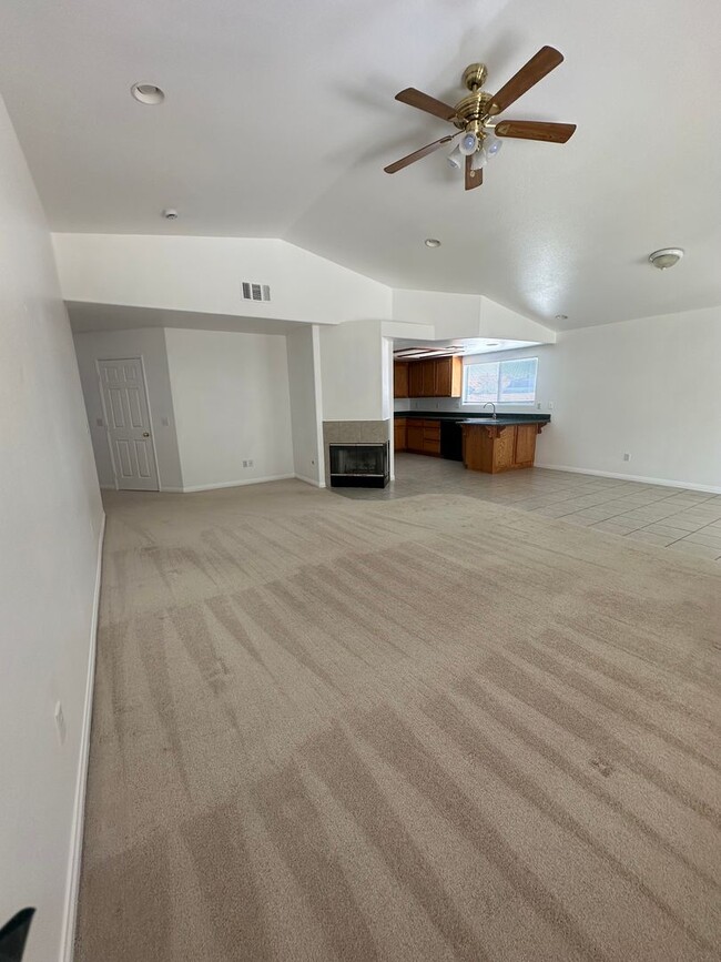 Building Photo - 3 bedroom, 2 bath in Copper Hills