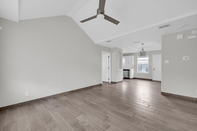 Building Photo - 2111 W Western Dr