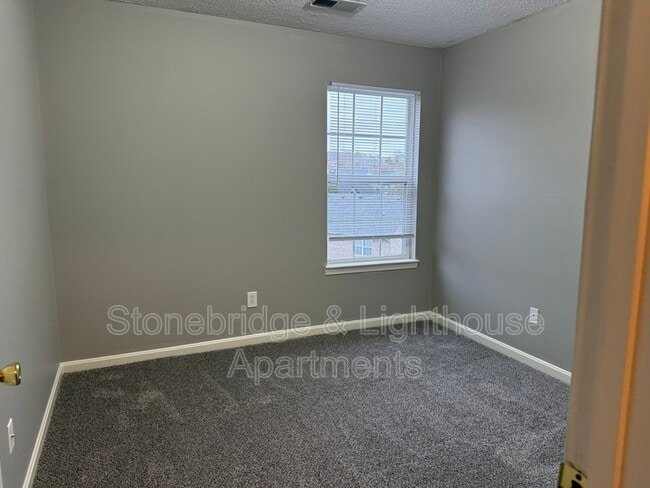 Building Photo - 2804 Coyote Ct