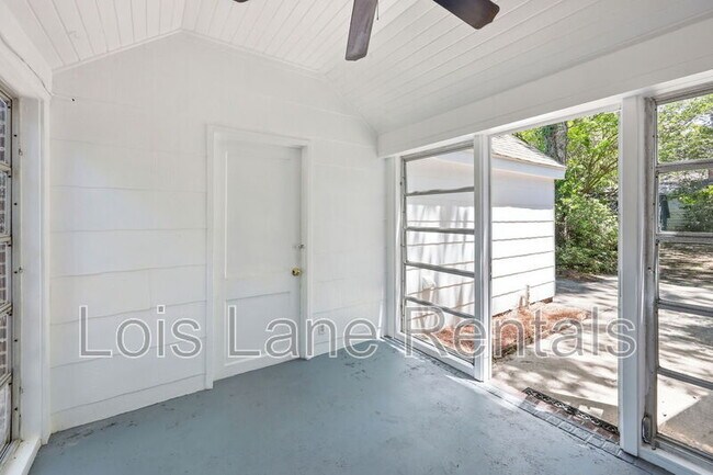 Building Photo - 2043 Wappoo Dr