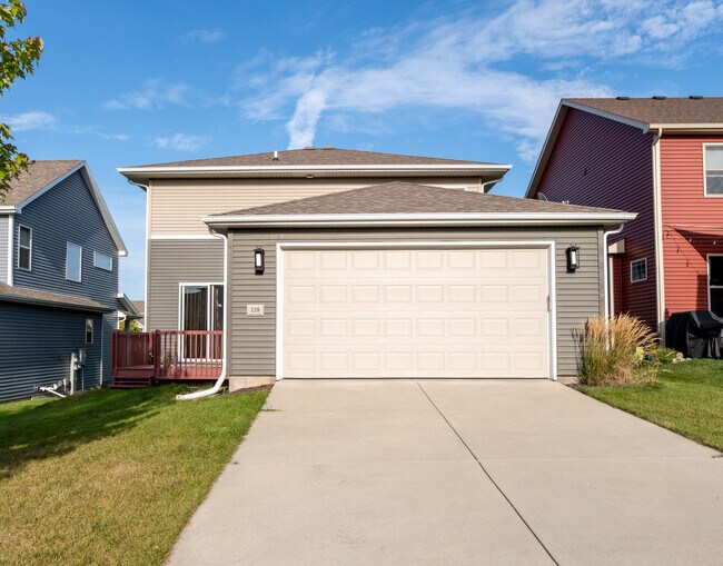 Building Photo - 228 Sugar Maple Ln