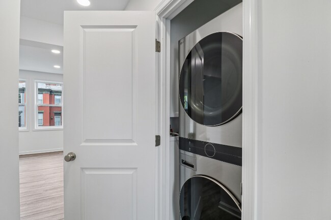 Building Photo - 303 Seaton Pl NE