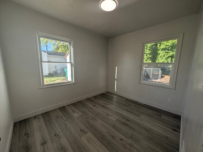 Building Photo - 285 Flint St