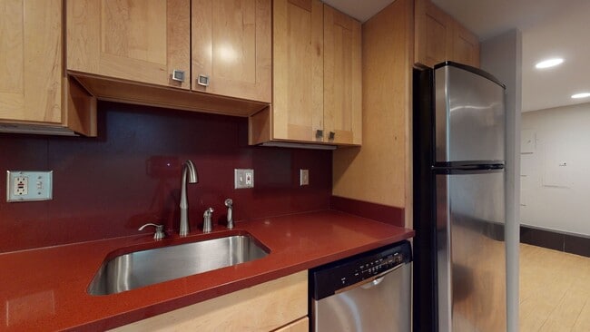 Building Photo - Spacious Two Bedroom Two Bathroom Petworth...