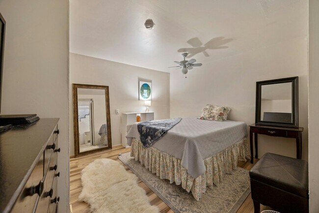 Building Photo - 5066 Iris St