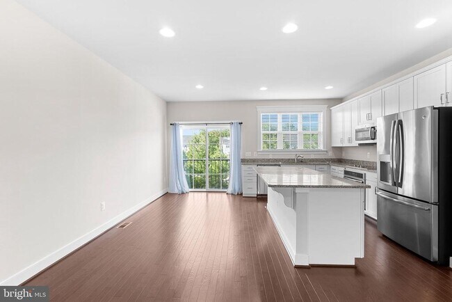 Building Photo - 207 Miles Hawk Terrace