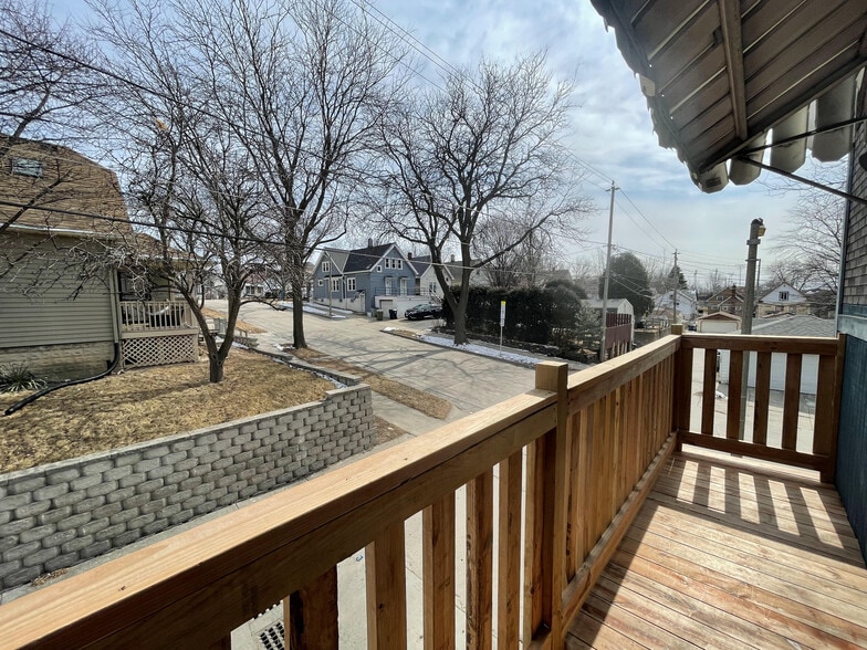 Deck off kitchen - 3322 W Branting Ln