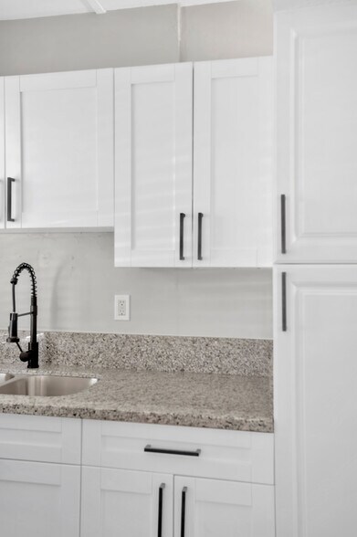 Building Photo - 310 S Mars Ave