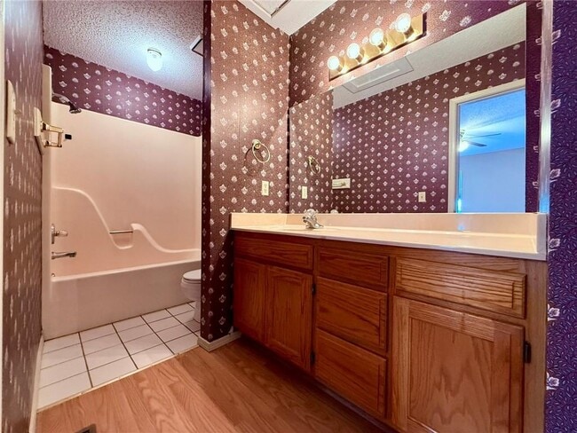 Building Photo - 1404 Camellia Dr