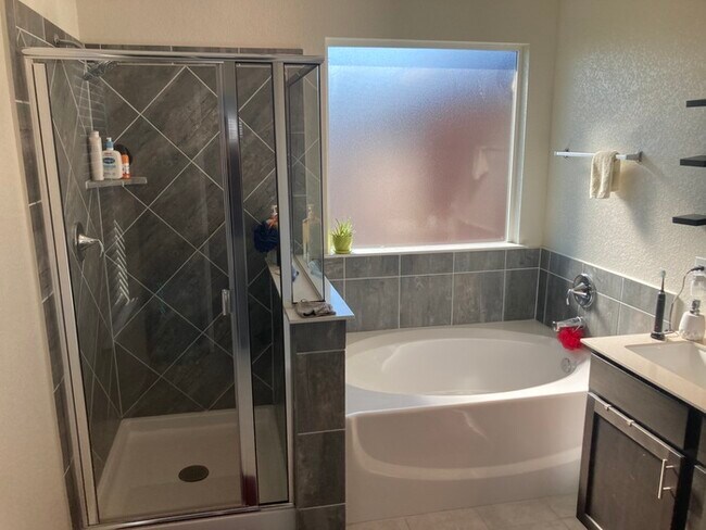Building Photo - !! 50% OFF on 1st Month's Rent when you mo...