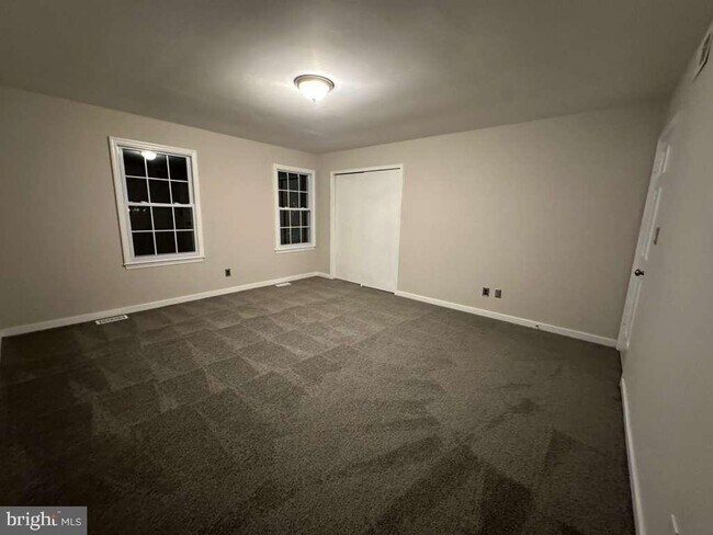 Building Photo - 5 Woodmill Dr