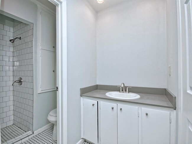 Building Photo - 6501 Highpoint Cove