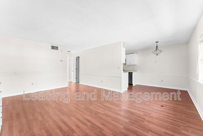 Building Photo - 201 Oakmont Ave