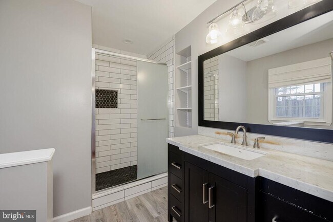 Building Photo - 7710 Green Garland Dr
