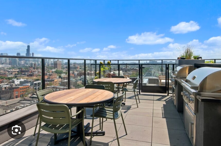 Building Photo - 1243 N Paulina St