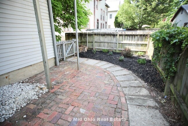 Building Photo - 802 Ebner St