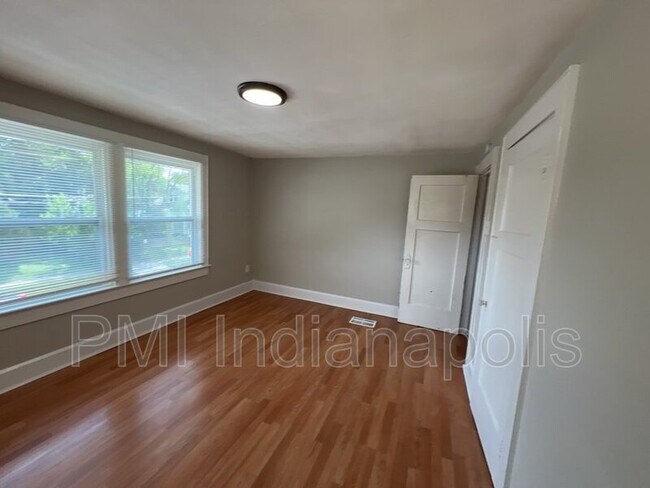 Building Photo - 310 N Riley Ave
