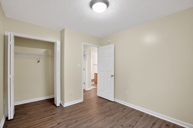 Building Photo - Newly Renovated Townhome in Presidential Lakes
