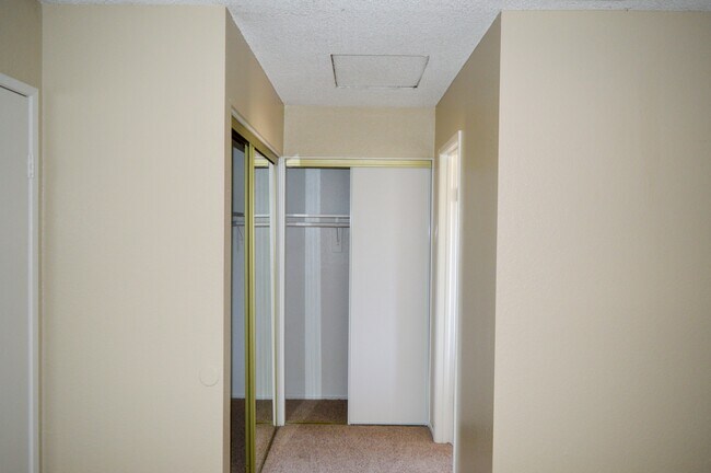 Building Photo - 11249 Heathrow Dr