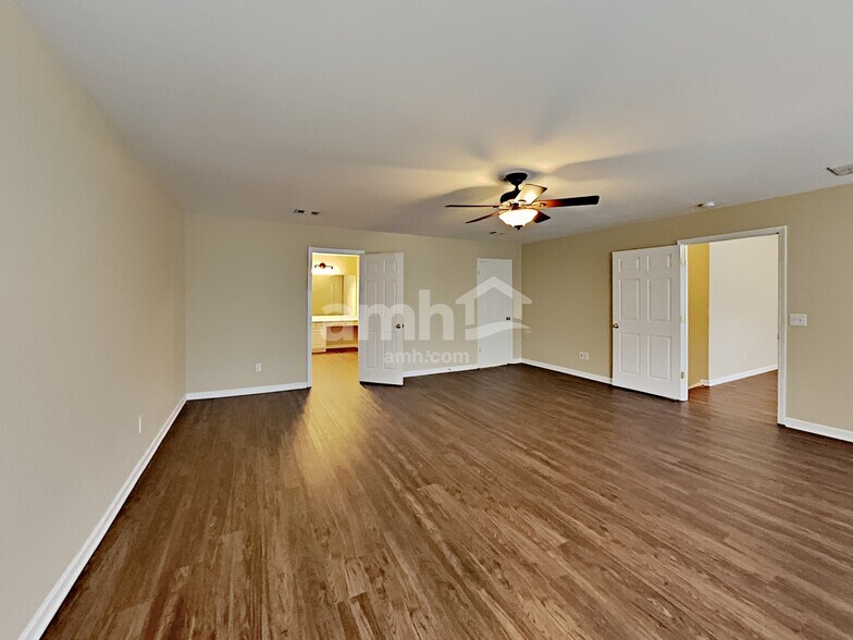 Building Photo - 302 Forest Bend Dr
