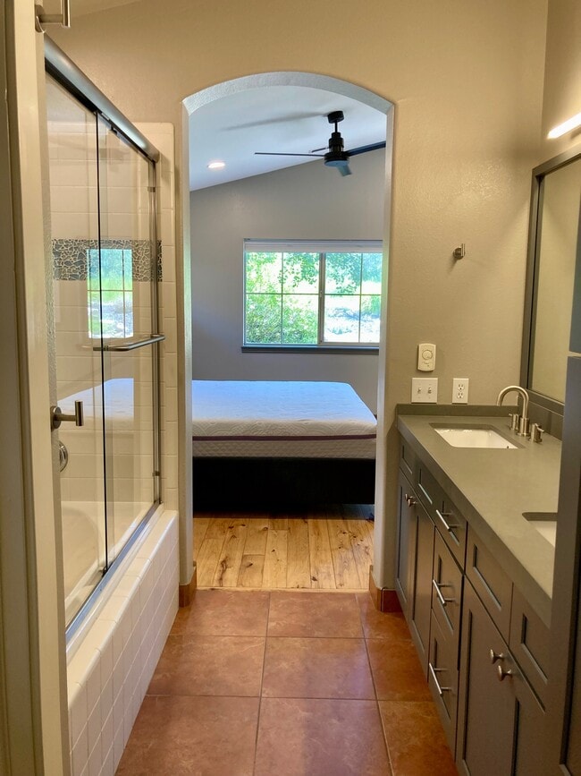 Building Photo - 4087 Worthington Dr