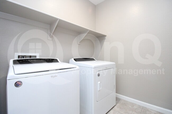 Building Photo - 1255 N Arizona Ave