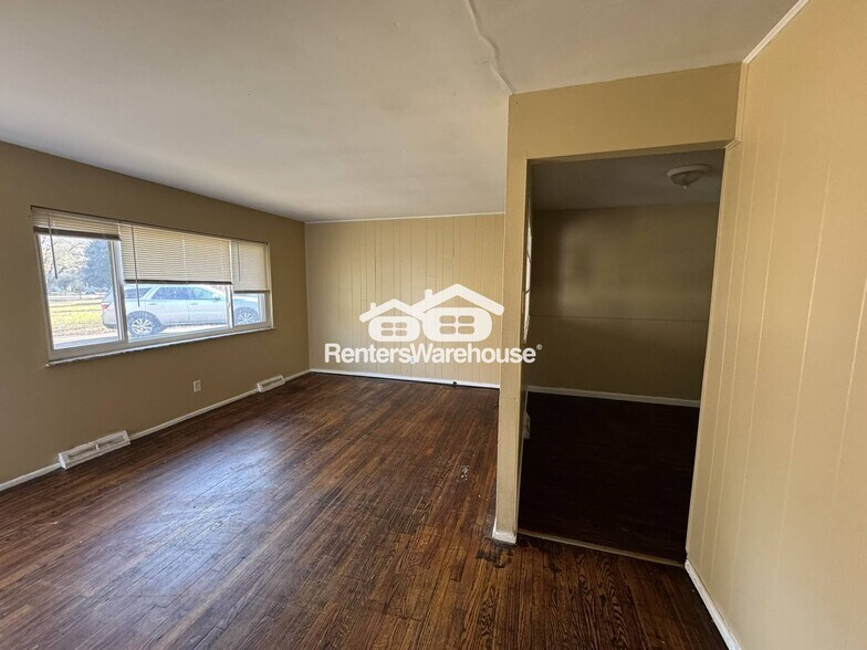 Building Photo - 10137 Cavalier Ct