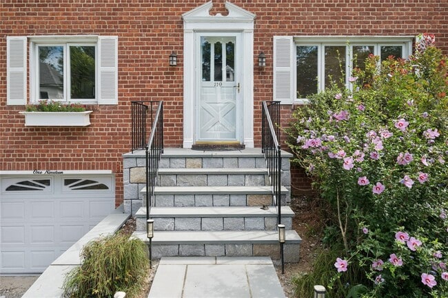 Building Photo - 119 Soundview Ave