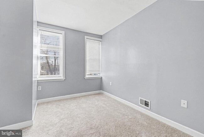 Building Photo - 407 W 28th St