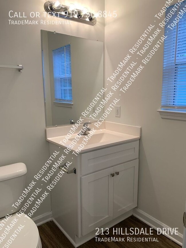 Building Photo - 213 Hillsdale Dr