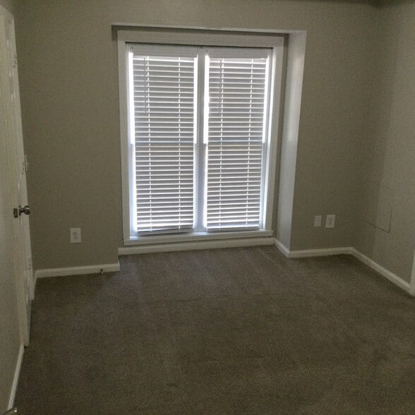 Building Photo - 5345 Ridgemere Ct