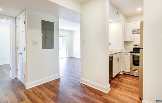Building Photo - 1243 Cedars Ct