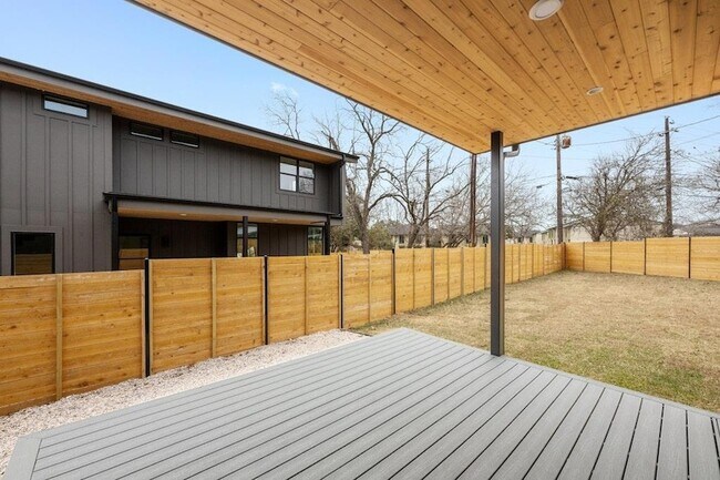 Building Photo - 1409 Valleyridge Dr