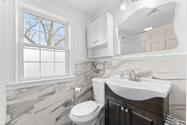 Building Photo - 20 Brae Rd