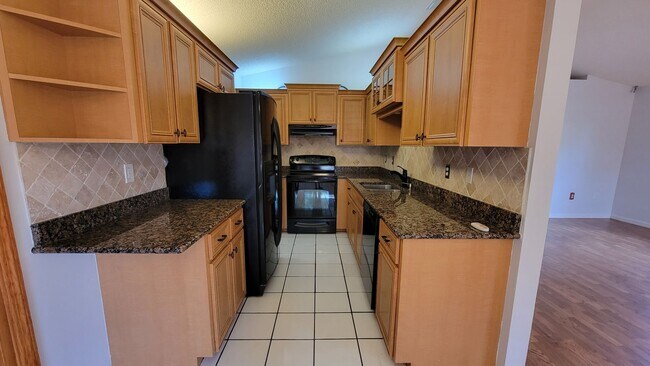 Building Photo - Fantastic 3 Bed/ 2 bath + Den ~ UTC Distri...