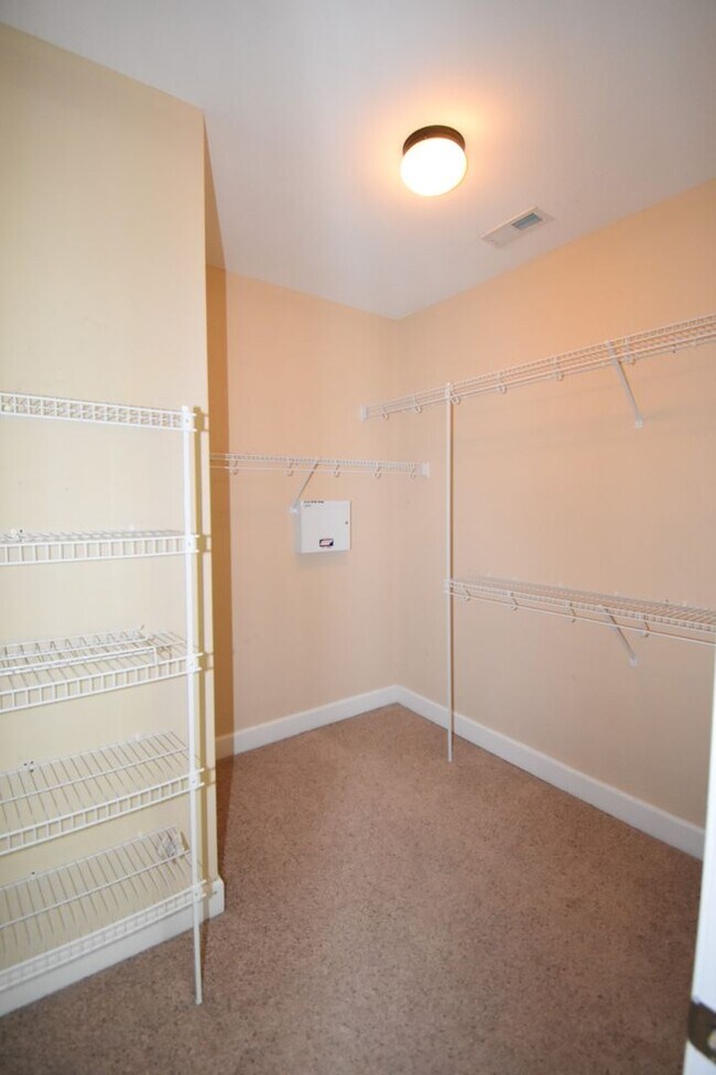 Building Photo - 3 Bedroom Pet Friendly Home For Rent Near ...