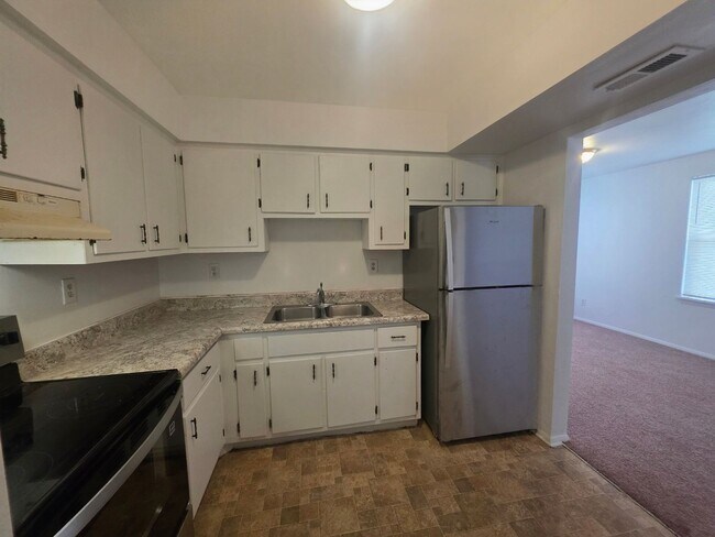 Building Photo - LYO3240#-MW